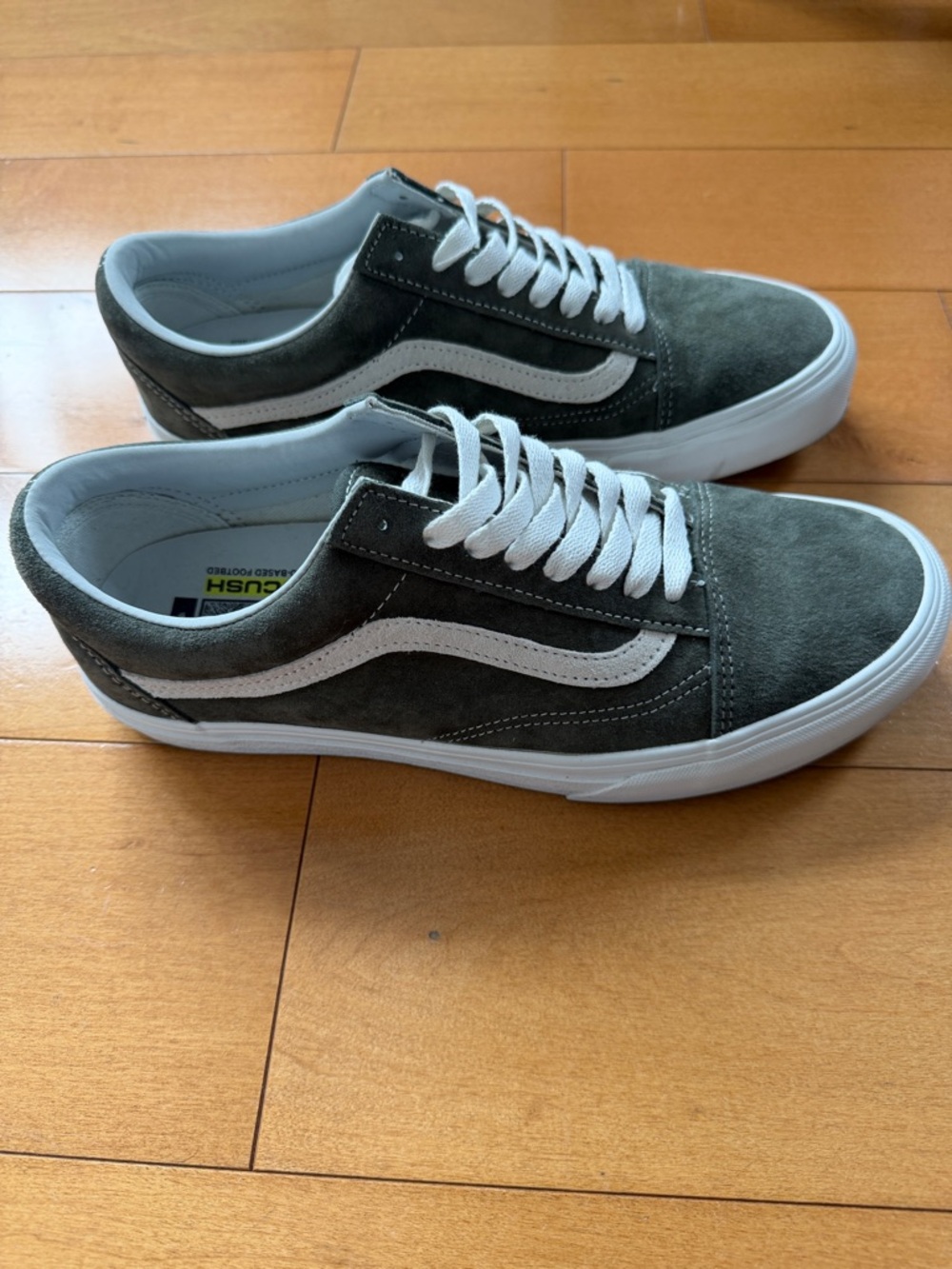 Vans Old Skool Suede Sneakers in Olive and White - Picture 2 of 3